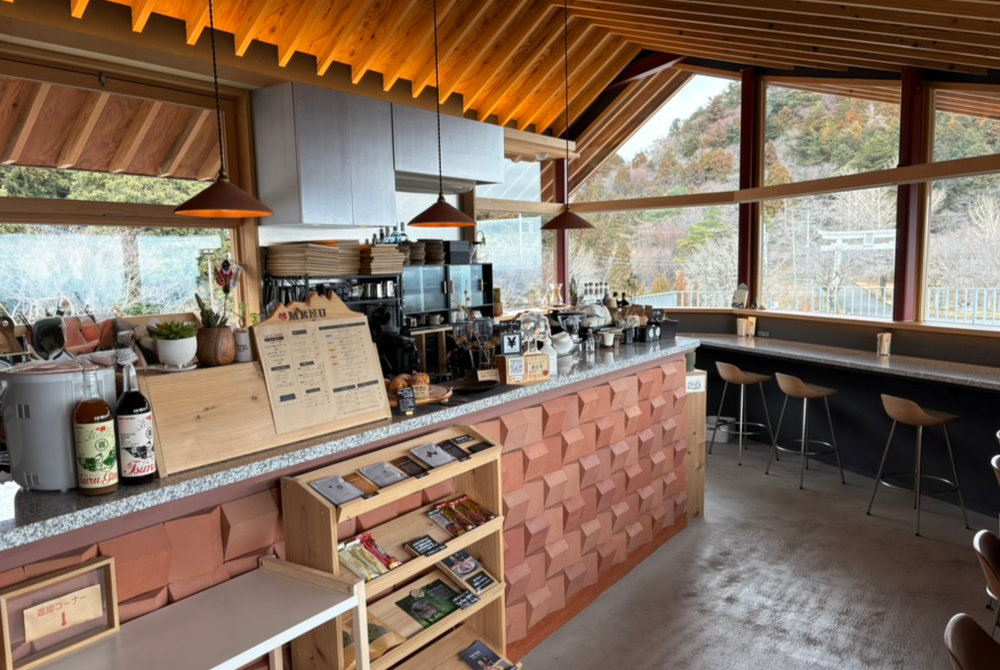 あたごフォレストハウスの店内の様子