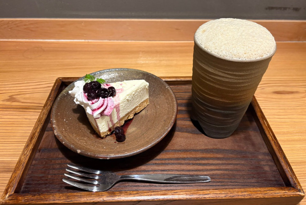 珈琲喫茶 大正Cafeのレアチーズケーキとほうじ茶ラテのセット