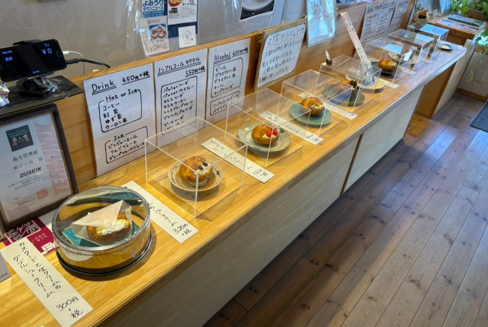 菓子工房福のレジ前ショーケースの洋菓子