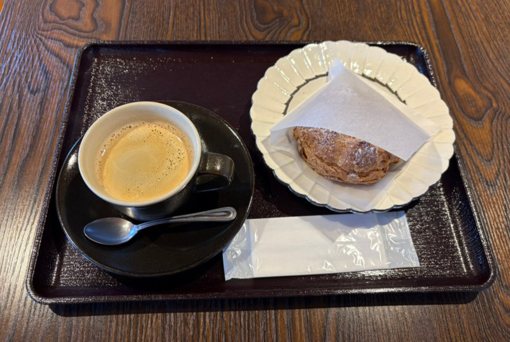 笠間の洋菓子店 菓子工房福のダブルシュークリームとコーヒー