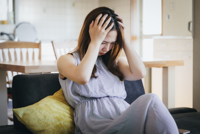 生き霊に悩む女性のイメージ